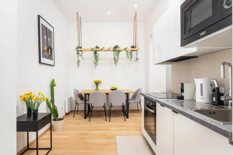 2 Bedrooms Apartment
