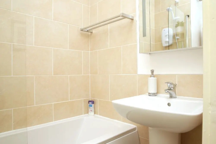 1 bed flat off Royal Mile