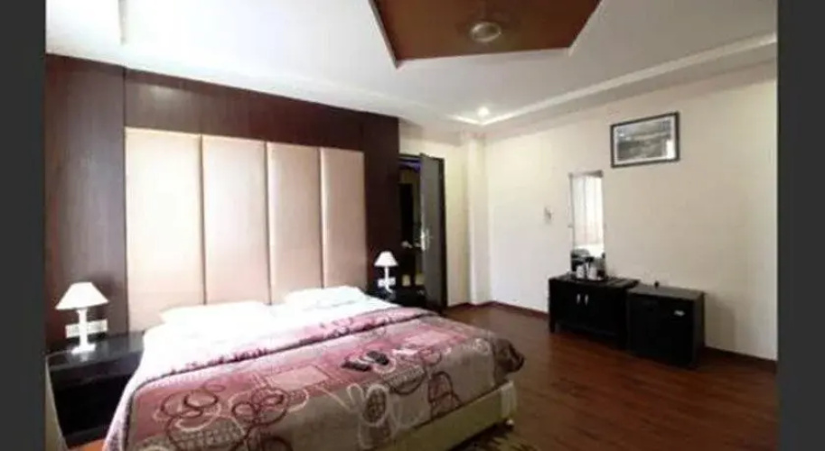 Vipul Grand
