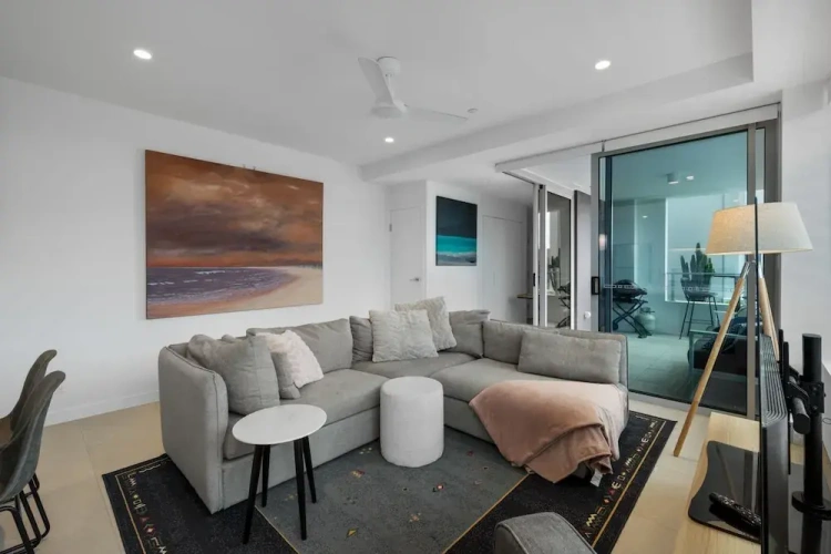 2 Bedrooms Apartment