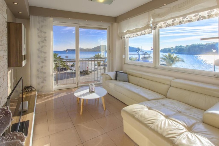 3 Bedrooms Apartment with sea view