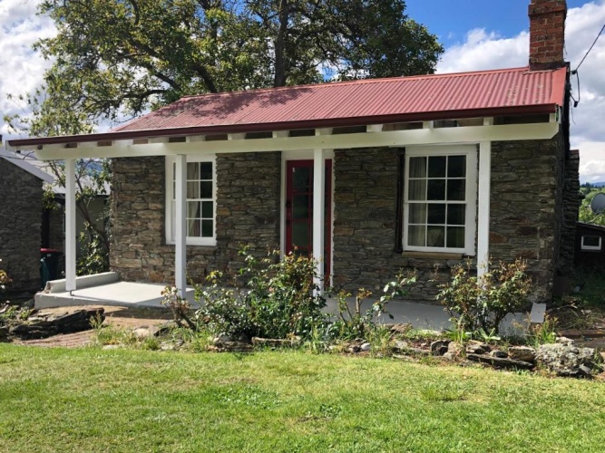 2 Bedrooms Cottage
