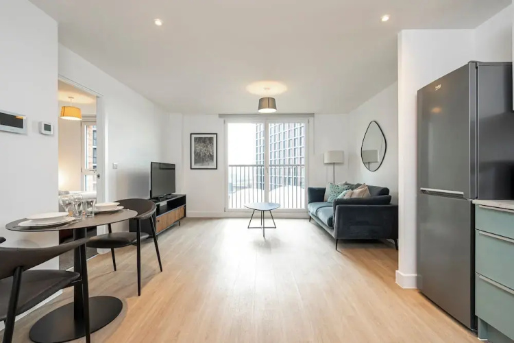Deluxe Waterside Flat In Leeds