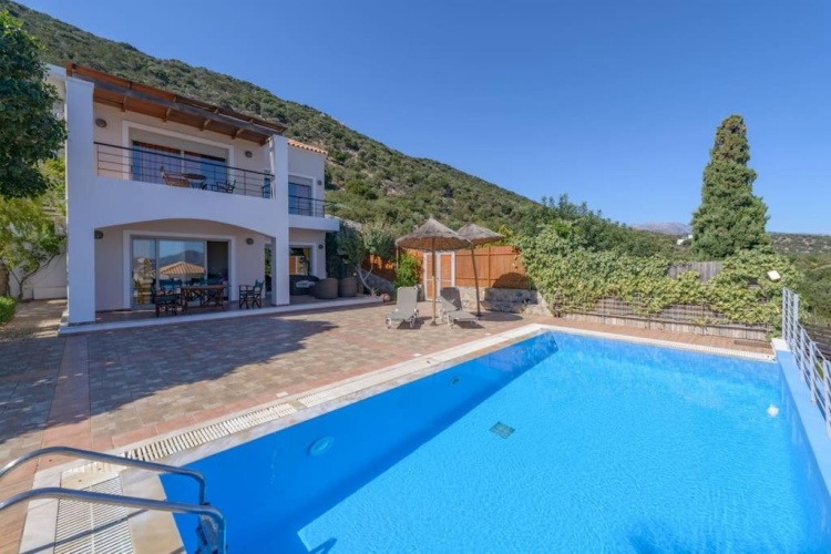 2 Bedrooms Villa