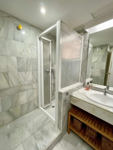 Easy Parking Poolside 2 Bedroom F-5