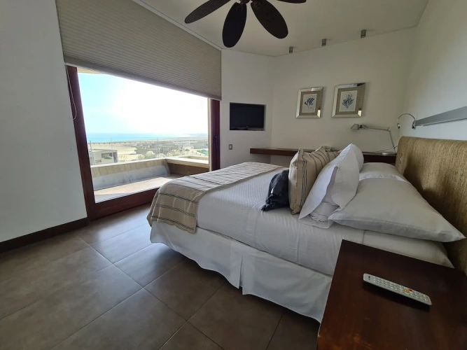 Standard Double room with partial ocean view