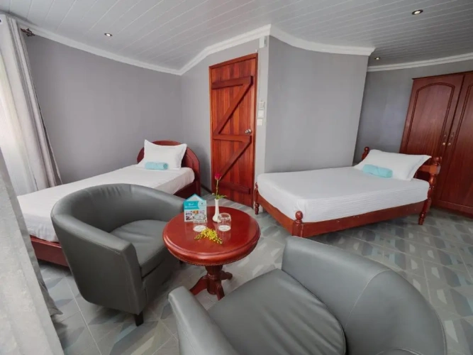 Standard Triple room