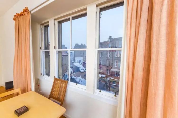 Charming and Spacious New Town Apartment