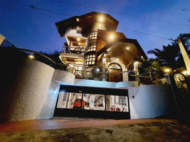 El Castillo Bed and Breakfast