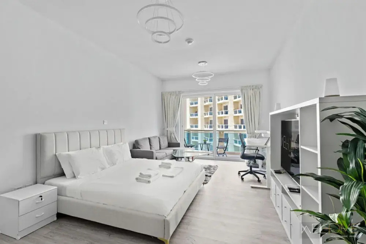 WelHome - Greenery Apt for Modern Studio in Production City