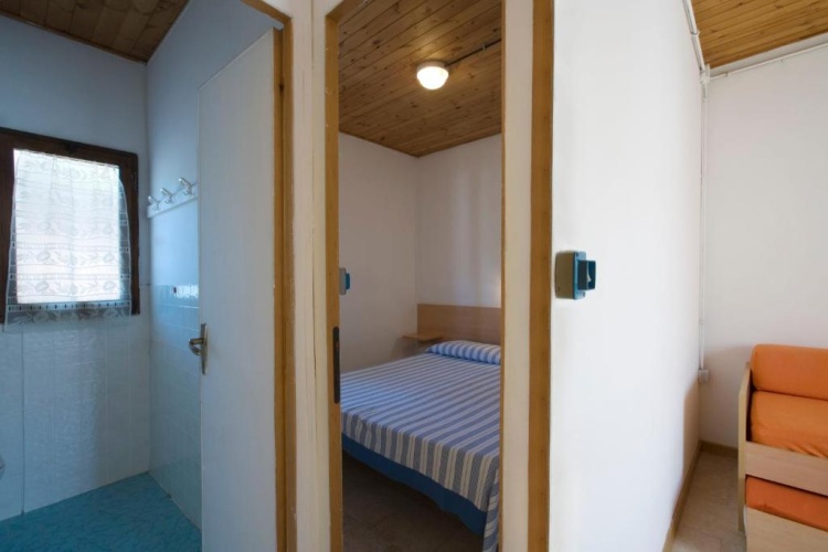 2 Bedrooms Bungalow