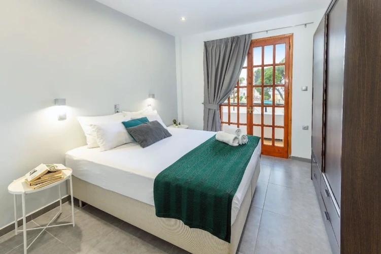 Apartment with sea view