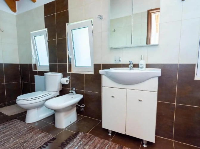 2 Bedrooms Villa