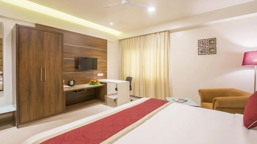 Deluxe Double room with city view