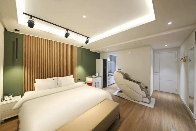 hound hotel