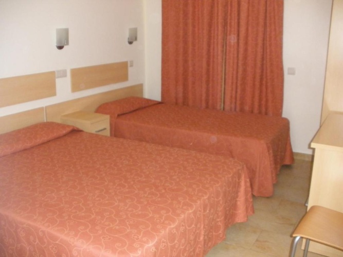 Standard Triple room