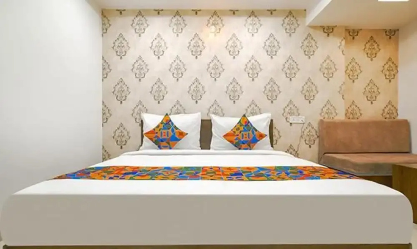 Fabhotel Ten Eleven
