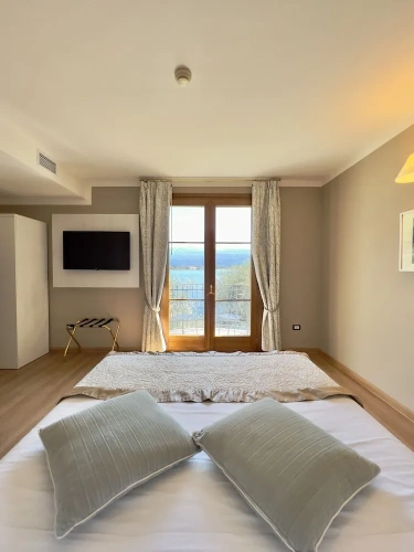 Double Junior Suite with balcony and with lake view