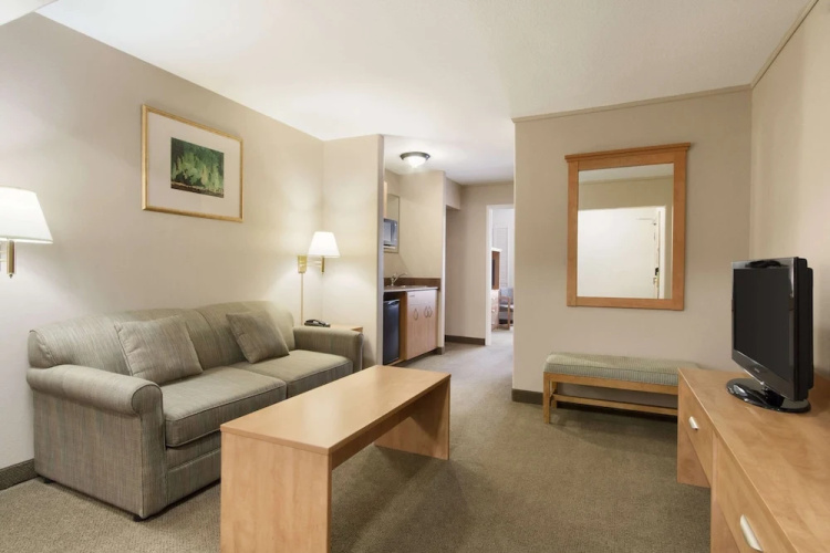 Days Inn & Suites - Thunder Bay