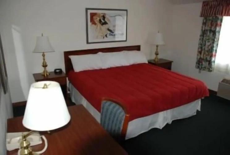 Historic Beaver Dam Lodge / Golf / RV Resort