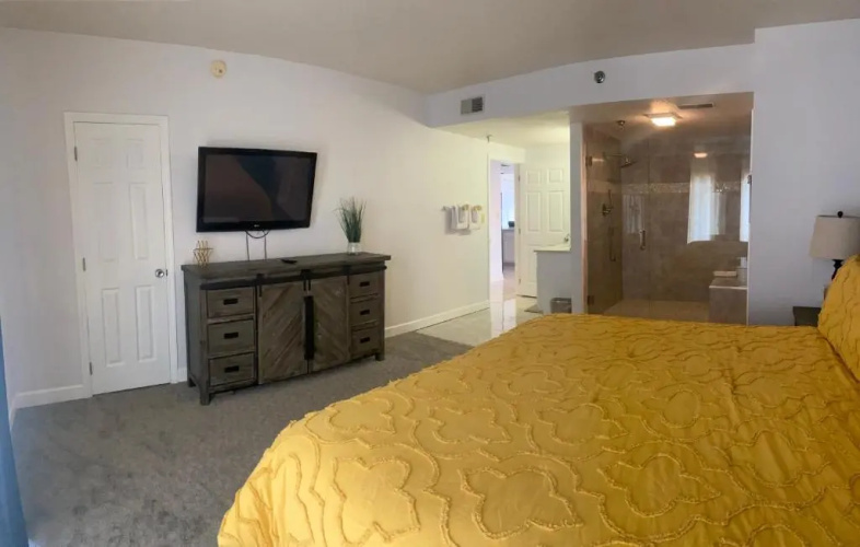 River Place Condos 711 3BD