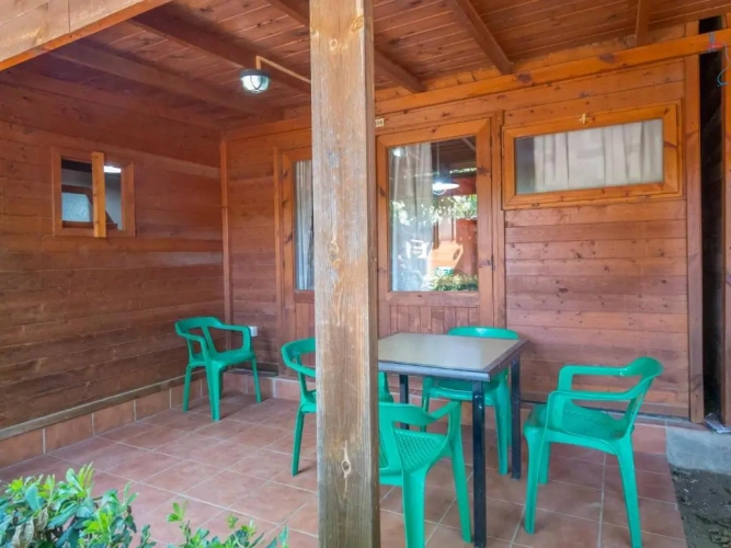 2 Bedrooms Bungalow
