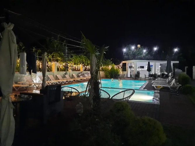 Standard Triple room with pool view
