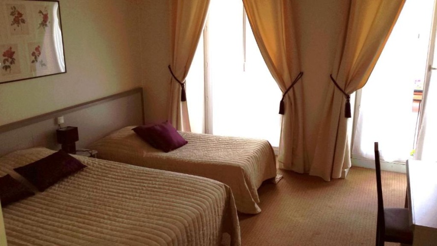 Standard Triple room
