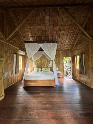 Bungalow with balcony