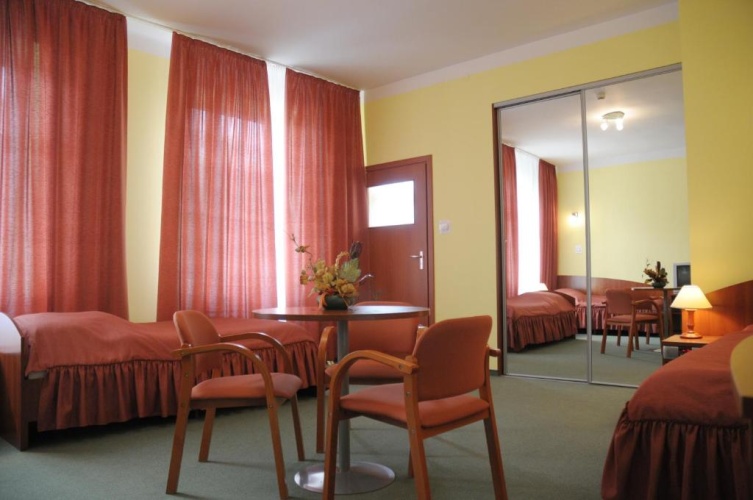 Standard Triple room