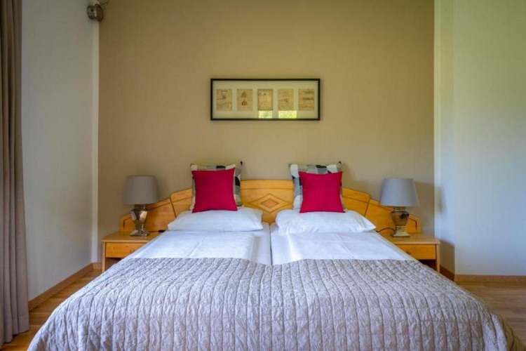Standard Triple room with balcony and with lake view