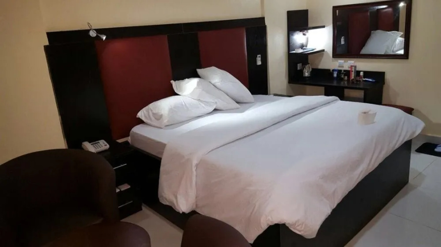 Golphins Suites and Hotels