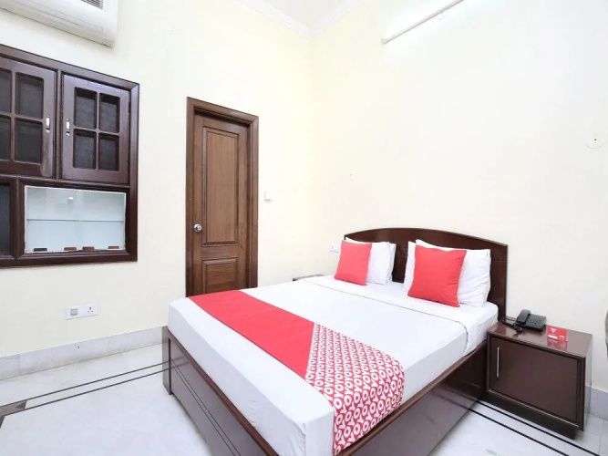 OYO 15347 Dhingra Residency