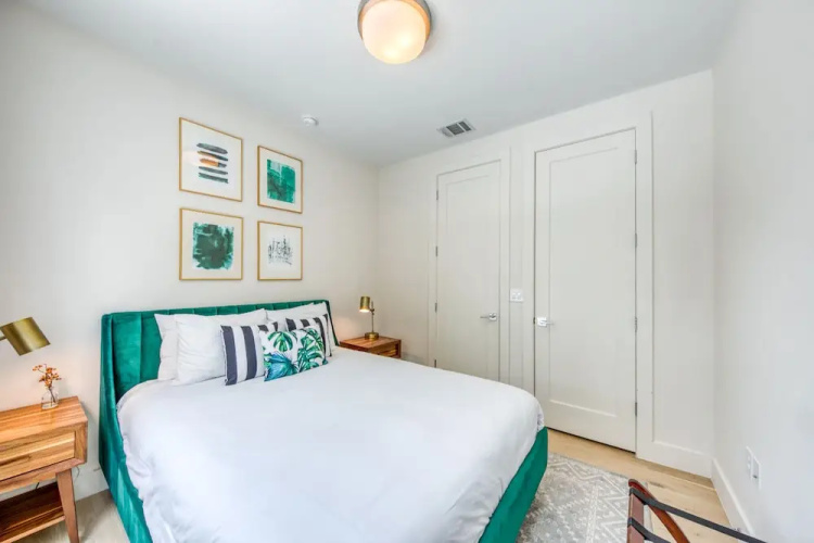 Contemporary Home Centrally Located Near Soco & DT