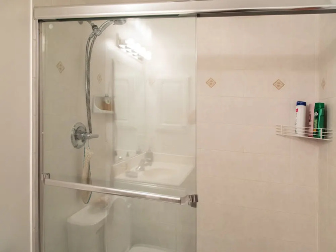 2 Bedroom North York Condo With a Pool and Gym