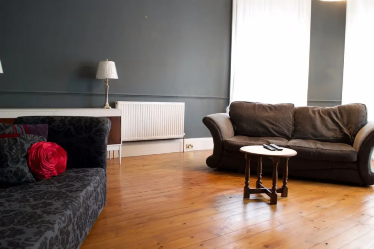 2 Bedroom Apartment With Free Parking