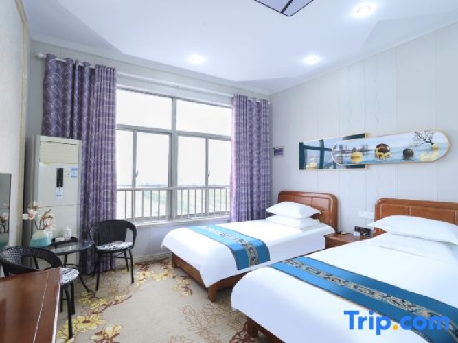 Classic Twin room with garden view