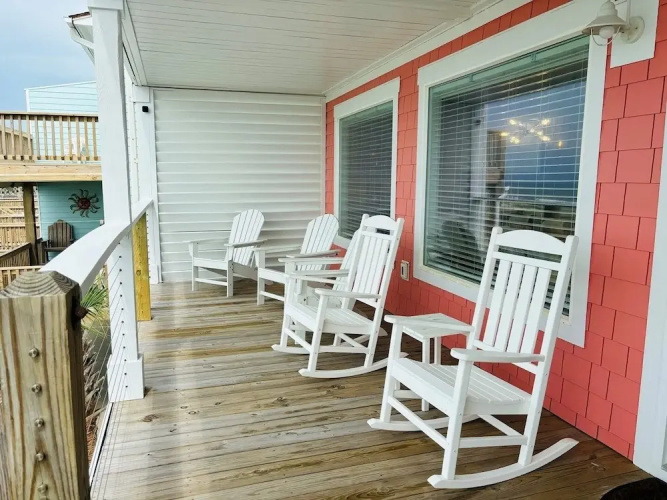 Nauti Time 5 Bedroom Home by RedAwning