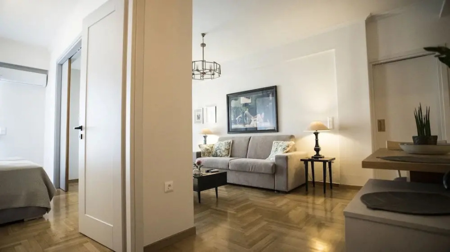 Elegant apartment under Acropolis