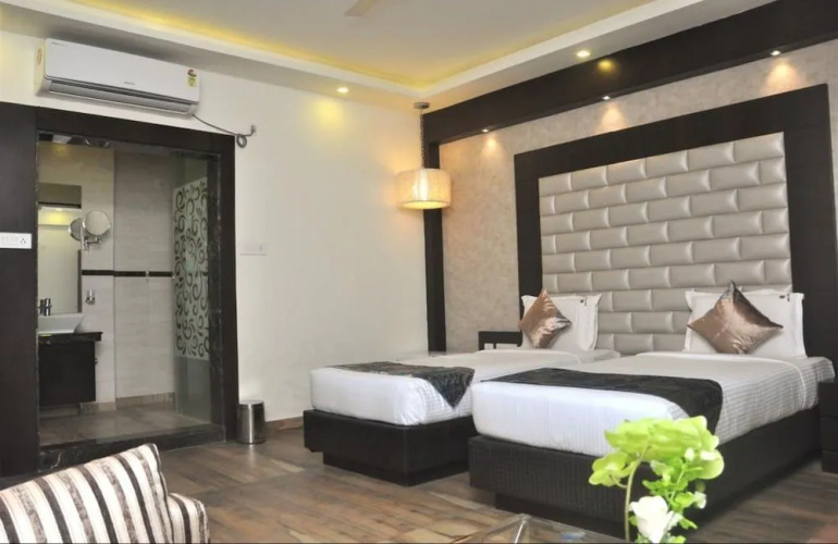 Hotel Ivory Inn