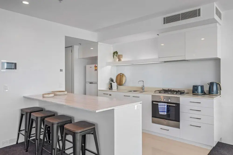 Oceanview 2-bed With Pool, Sauna, Gym & Parking