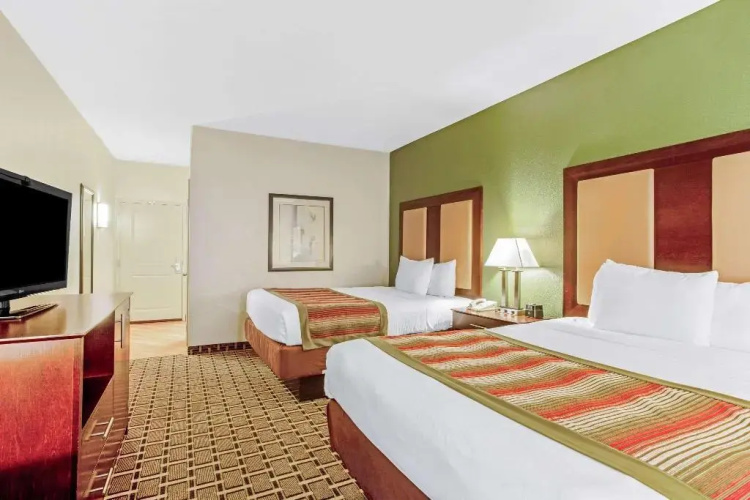 La Quinta Inn And Suites Lancaster