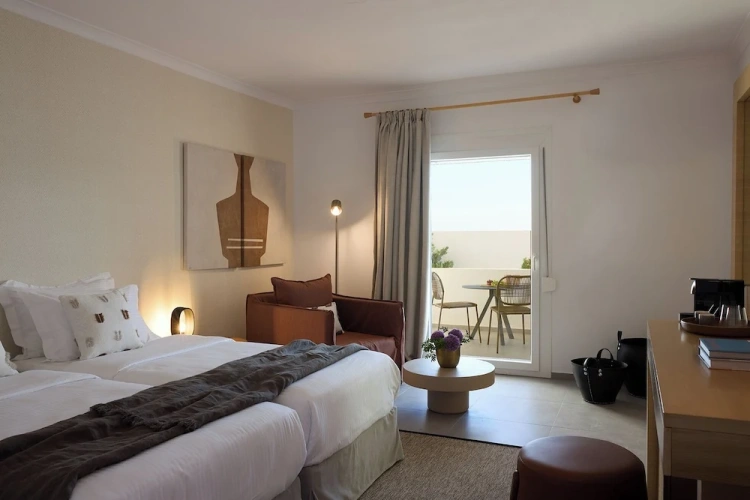 Comfort room with balcony