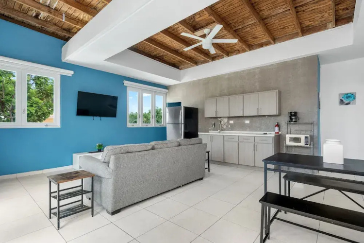 Beach Access Escape With Pool and Tanning Lounges