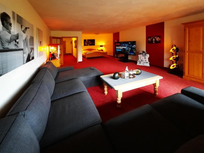 Deluxe Studio
