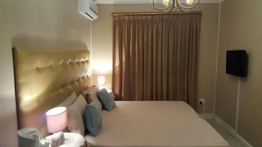 Savoy Lodge - Budget Triple Room