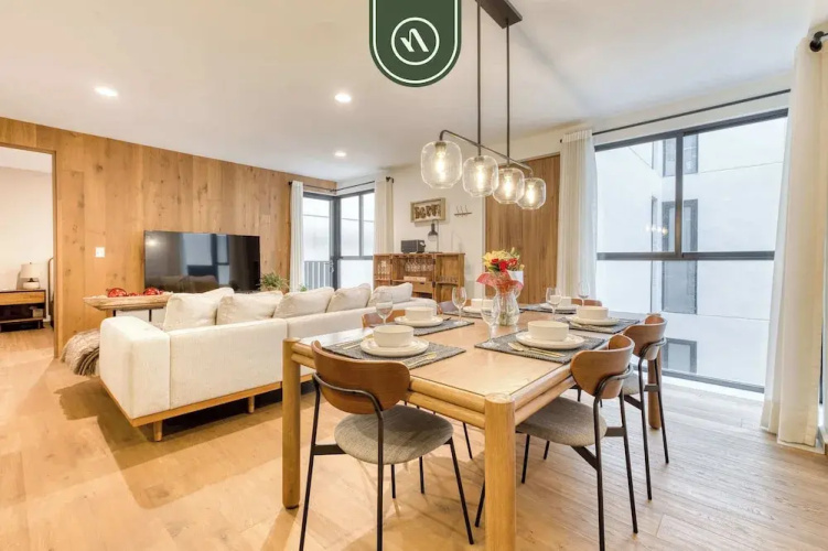 Luxury 2 BR Condo - Rooftop Pool With City View