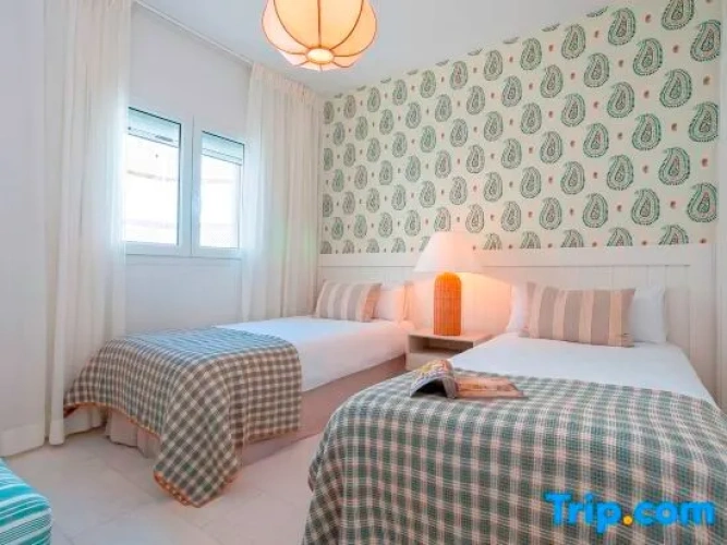 2 Bedrooms Apartment