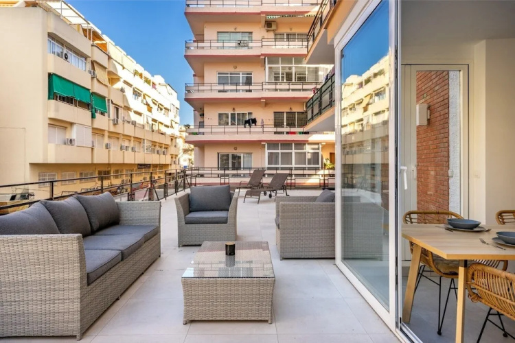 Stunning 3BR Terrace Apartment Best location Ref 124