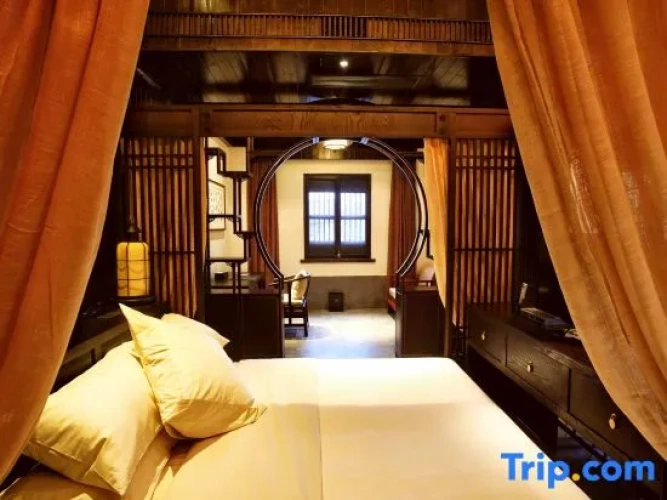 2 Bedrooms Villa